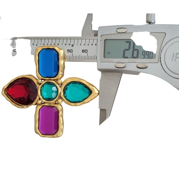 Vintage 80’s Mogul Style Lucite Maltese Cross Pin Brooch, K491 - Picture 6 of 7